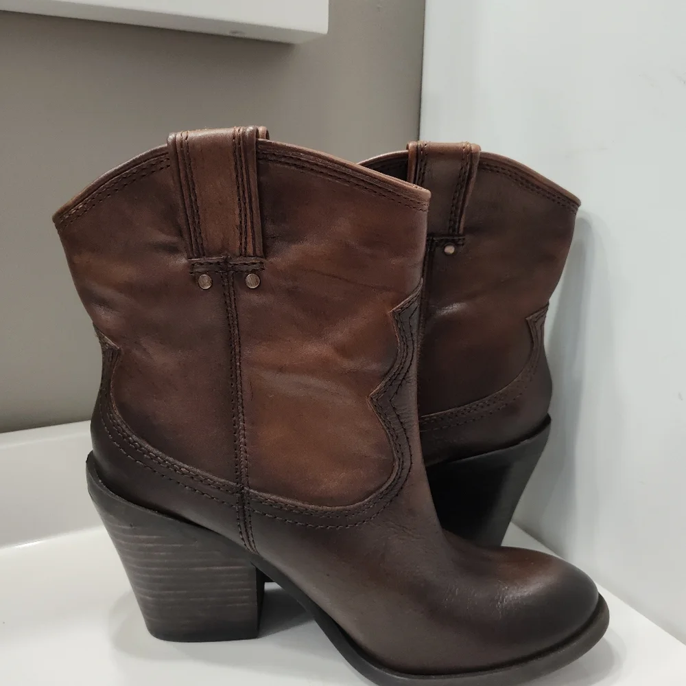 NWT Lucky Brand Elena Genuine Leather Pull On Heeled Ankle Cowgirl Boots, 7M - Picture 9 of 14